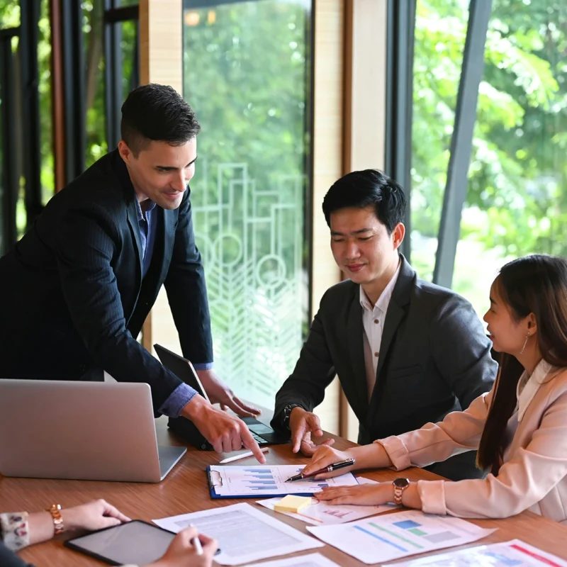 Coté pro : réserver un chauffeur privé pour entreprise avec Le VTC Breton, chauffeur VTC à Rennes professionnel, ponctuel et discret.